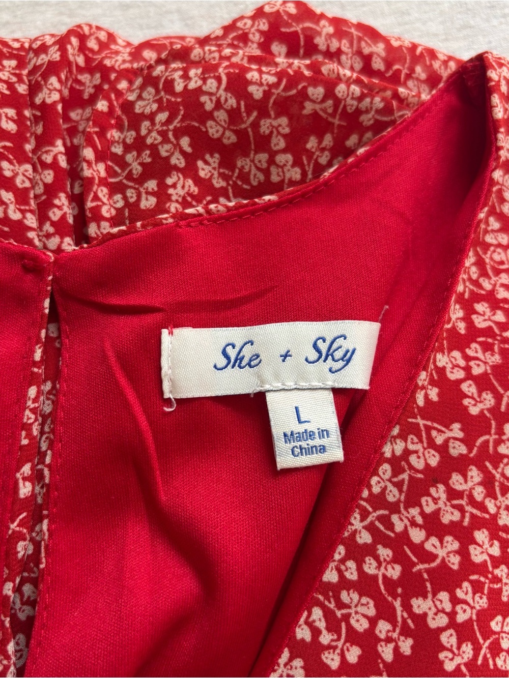 She + Sky Red Ditsy Floral Smocked Waist V-Neck Romper Size L - Picture 3 of 7